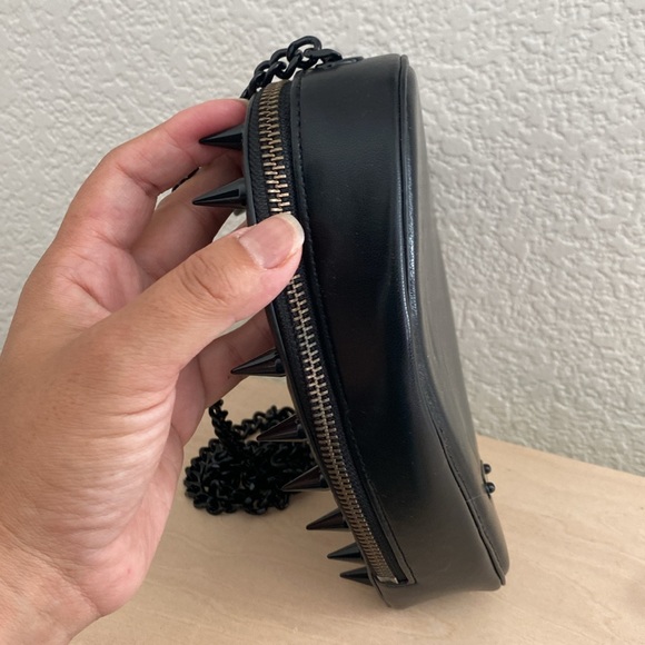 BNWOT Rebecca Minkoff Black heart Spike crossbody bag - Picture 4 of 5